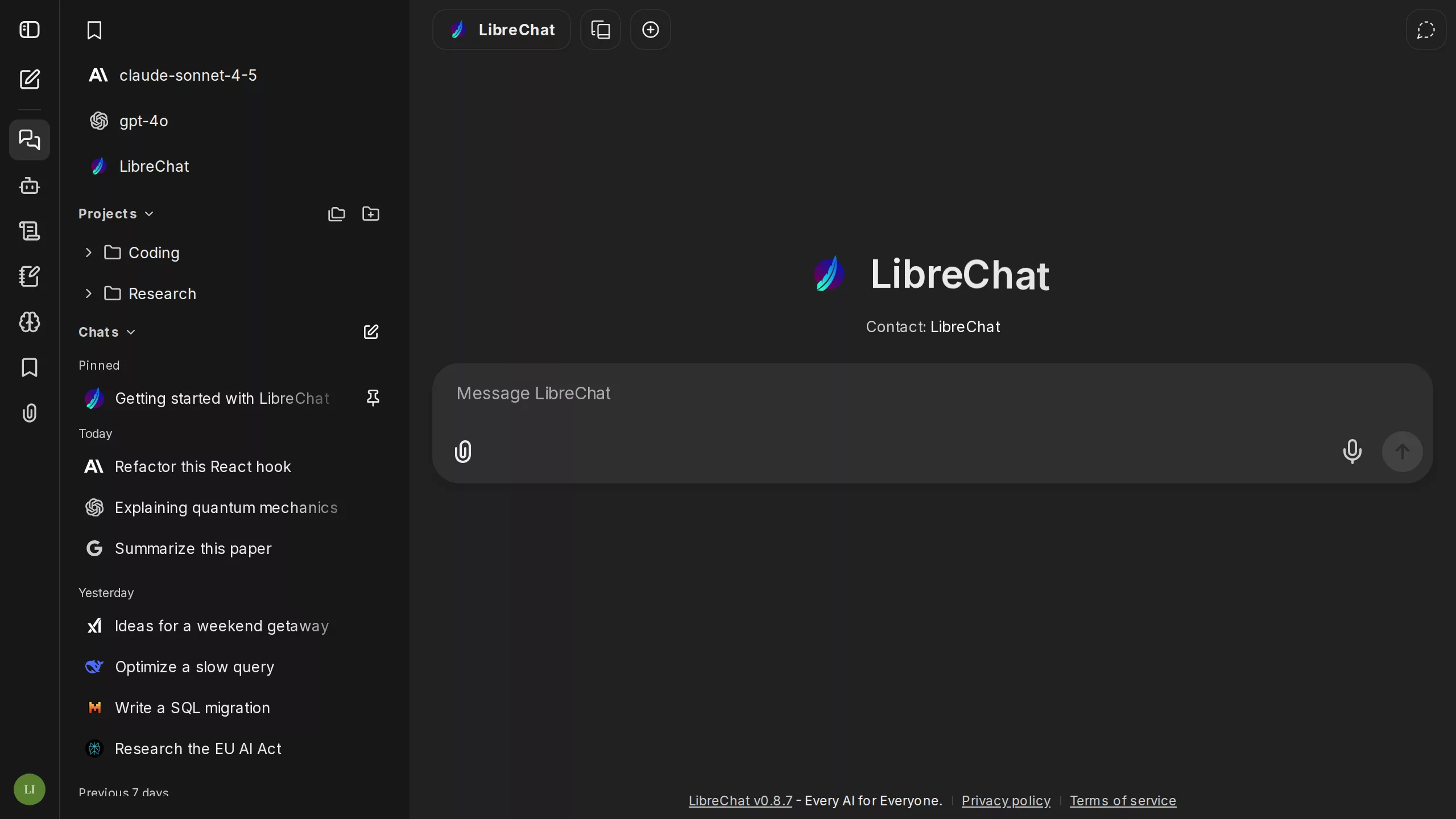 LibreChat 官方界面演示图（深色主题）